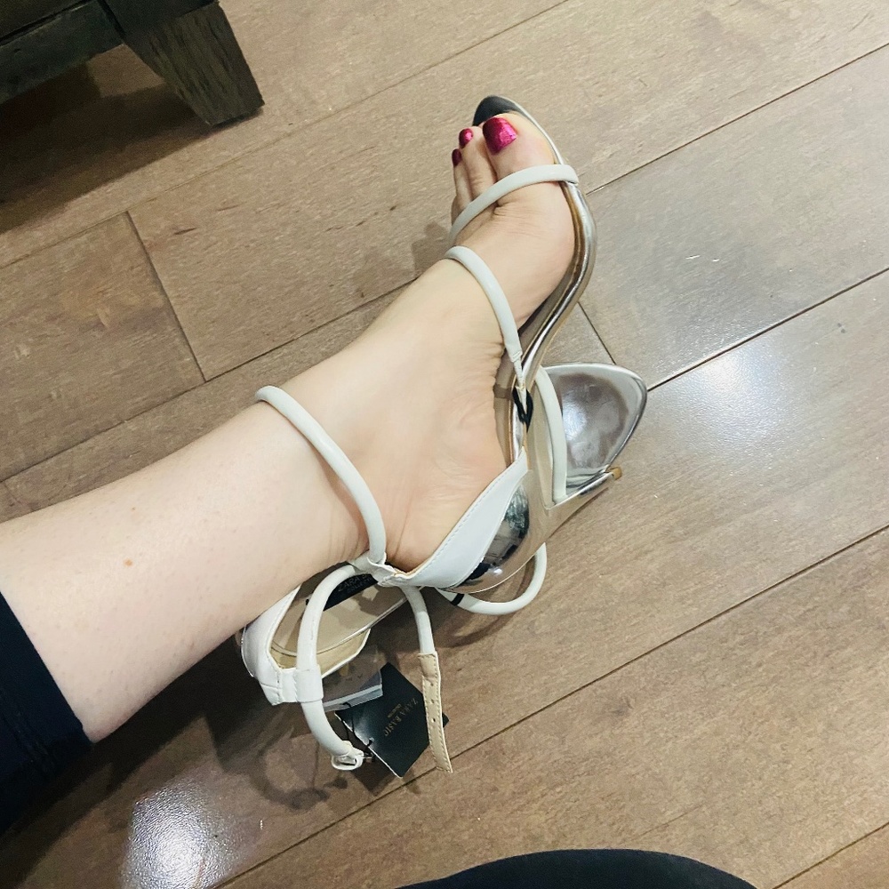 NWT Zara Heels SZ 39 (White/Silver)